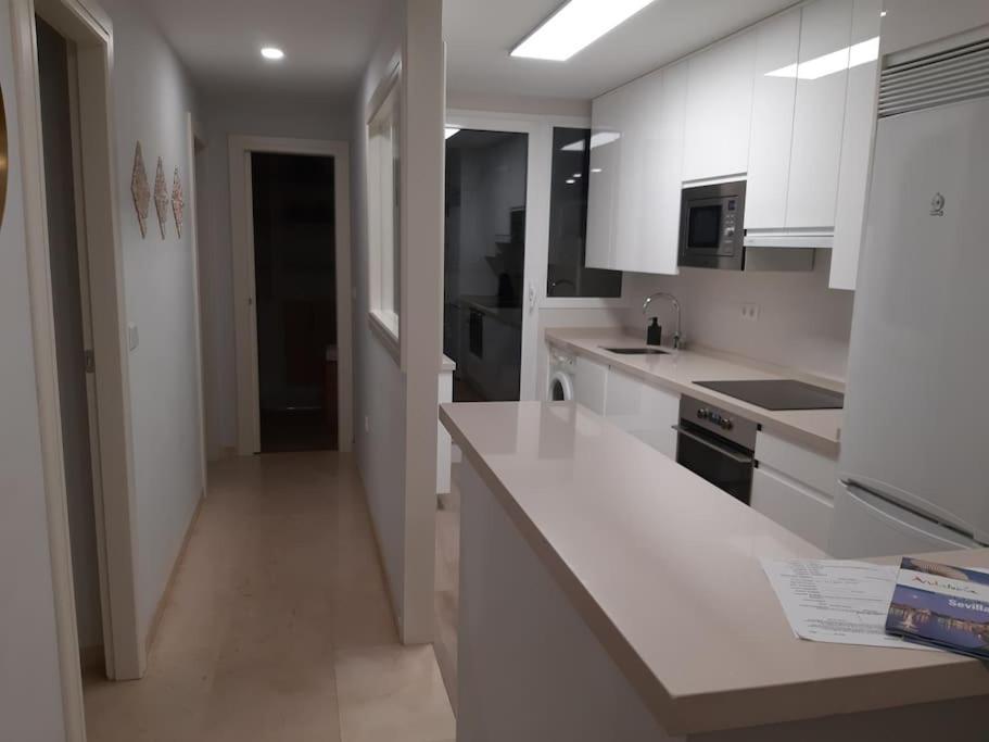 Nuevo-Luminoso Y Moderno. Parking Gratis!! Apartamento Sevilha Exterior foto